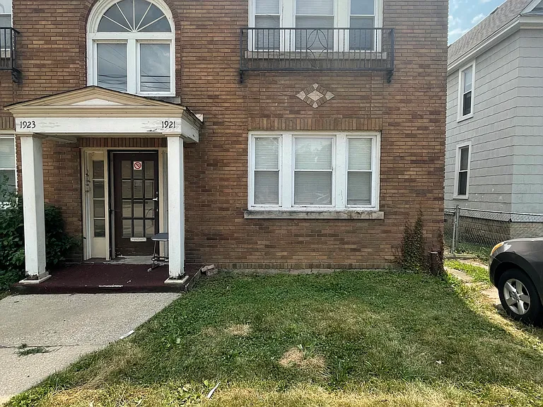 1921-1923 Charles St #1921-1 — Photo 11