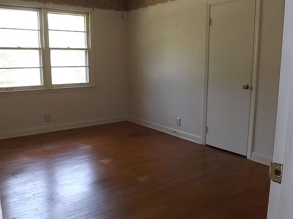 3rd image of 104 Tucson Dr