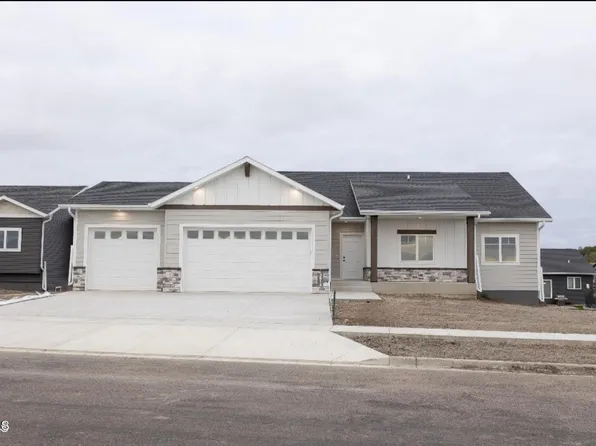3914 Steel St, Bismarck, ND 58503
