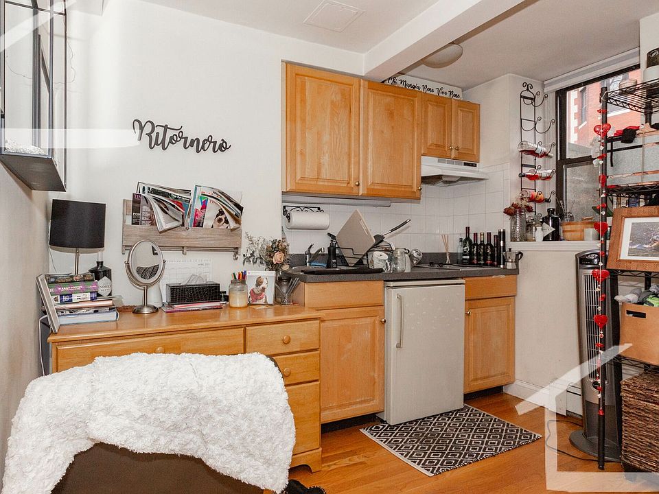 2nd image of 19 Keswick St #2B
