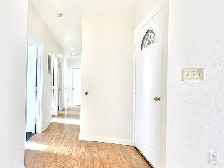 1444 W 28th St — Photo 15