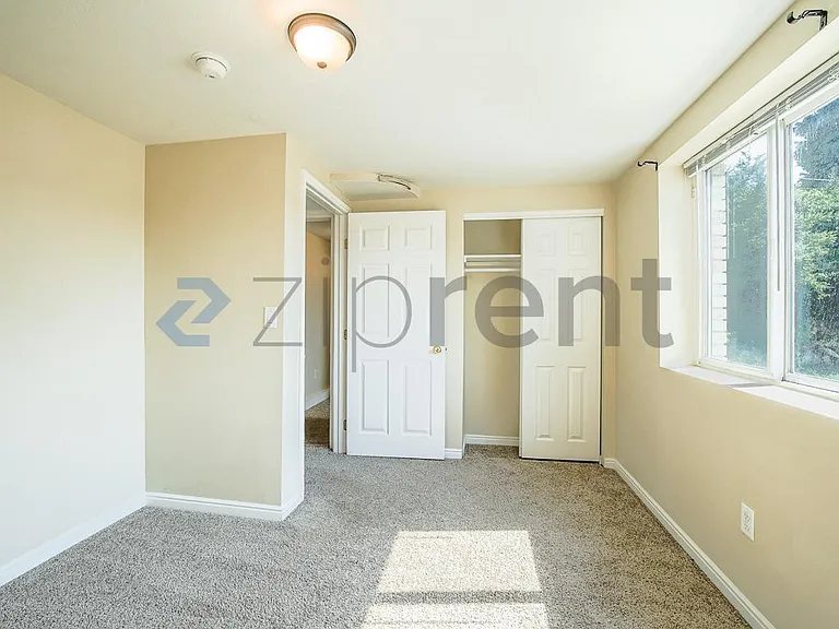 696 N Center St — Photo 24