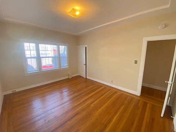 3rd image of 537 Mandana Blvd #2