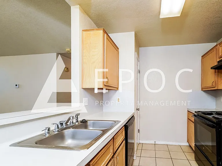 2507 Lain Dr — Photo 5
