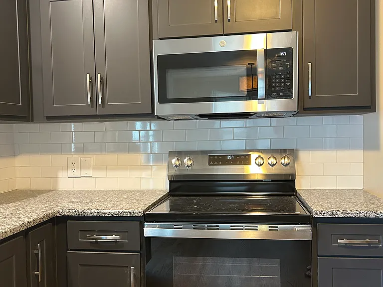 630 Wallace St — Photo 8