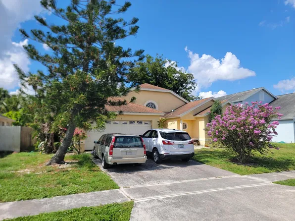 8 Meadows Park Lane, Boynton Beach, FL 33436