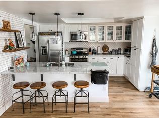 336 Santa Isabel Ave, Costa Mesa, CA 92627