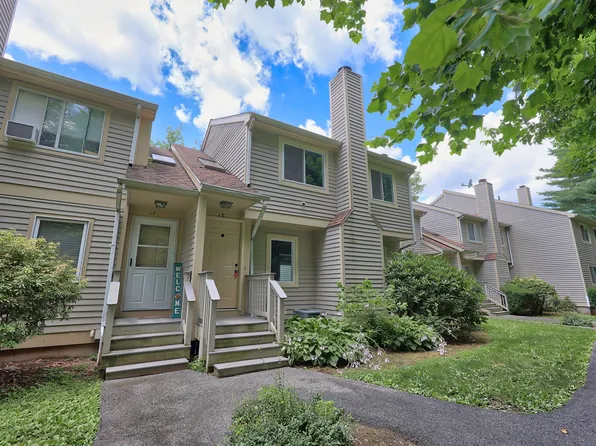 111 Mallane Lane APT 1E, Naugatuck, CT 06770