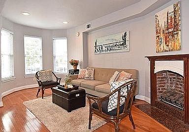 5th image of 823 4th St NE
