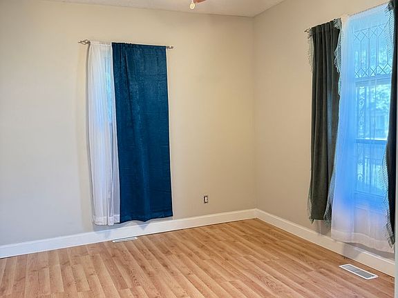 3rd image of 2614 Renick St