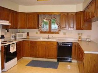 825 Gottsch Dr, Arlington, NE 68002