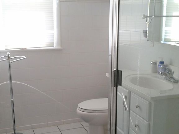 2nd image of 211 Yeonas Dr SW