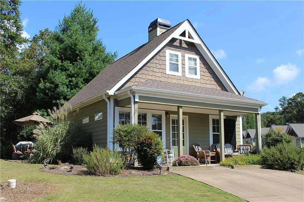 196 Lakeside Dr photo 1