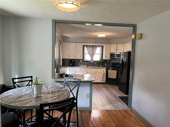 4th image of 809 Brawley Ave