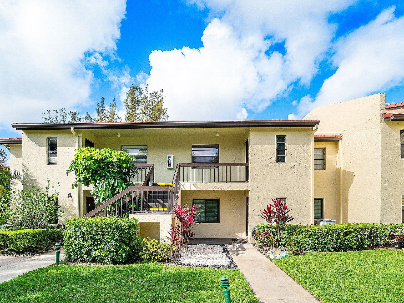 8320 Casa Del Lago #D