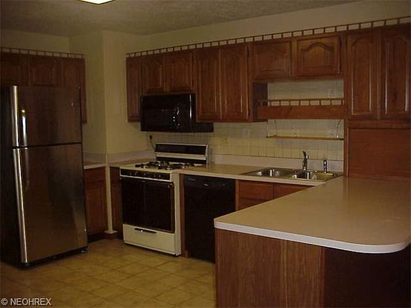 3rd image of 219 Gaylord St