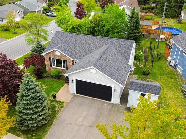 7 Wyngate Dr, Fredericton, NB E3A 9X8
