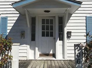 906 Bridges St APT 1B, Morehead City, NC 28557