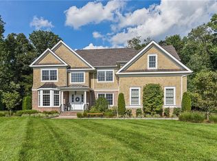 6 Cambridge Ct, New Rochelle, NY 10804