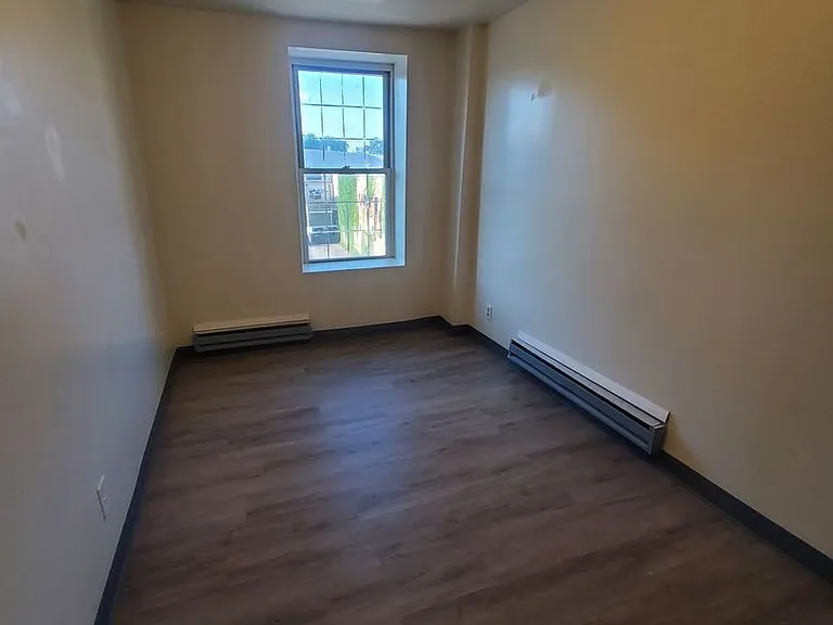 342-344 W. Main St (Commercial First Floor + 7 Apartments) — Photo 4