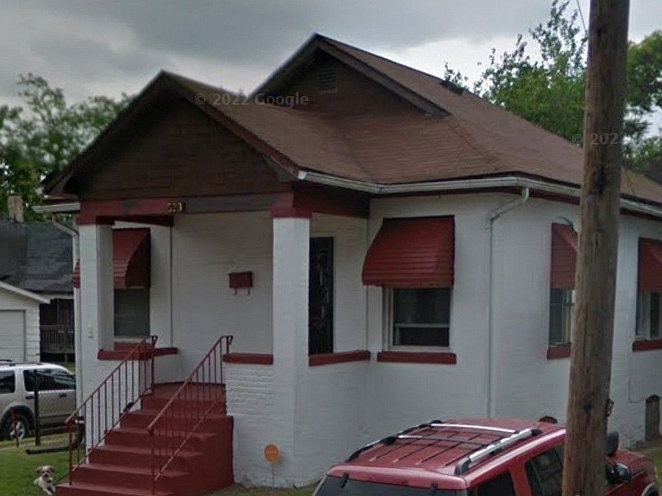 2nd image of 525 Alexander Pl