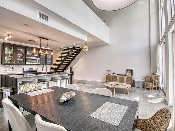 3rd image of 108 Lake Avenue #202