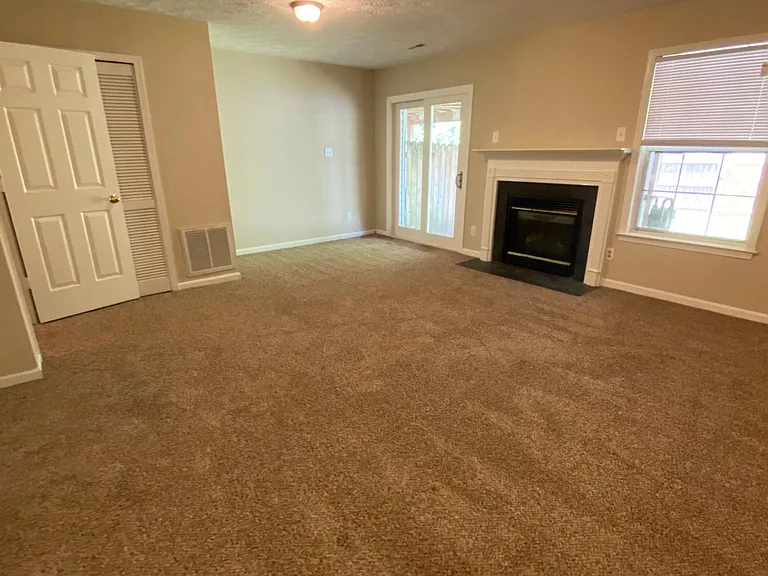 402 Dundee Pl — Photo 30