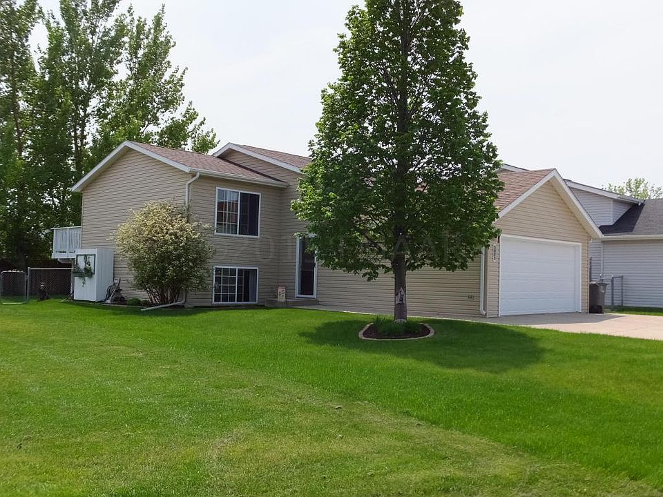 1st image of 3535 Village Green Ln