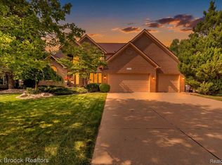40800 N Northville Trl, Northville, MI 48168