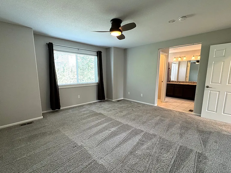 2390 Broadleaf Loop — Photo 16