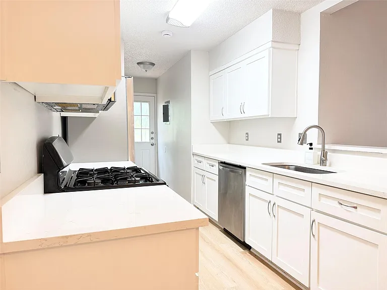 1915 Margalene Way #B — Photo 4