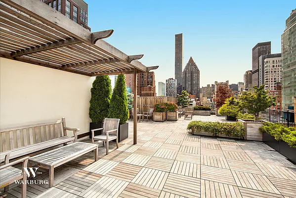 Sold by Warburg | media 7