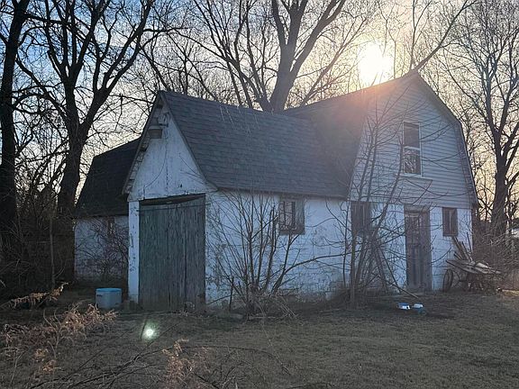 3rd image of 1300 Morgan Ave