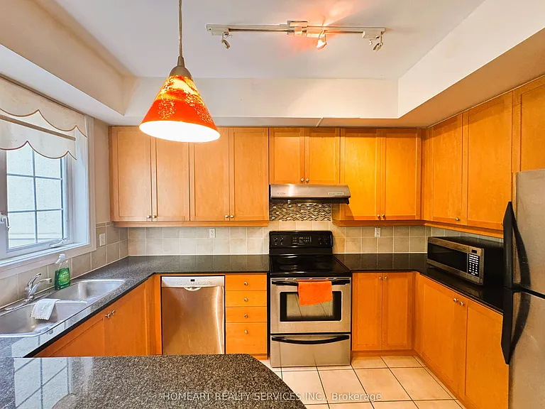 32 Glendora Ave — Photo 15