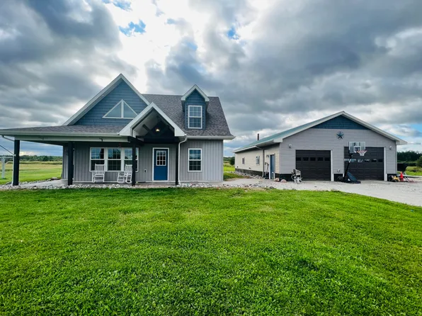 7736 S Riverside Dr, Sault Sainte Marie, MI 49783