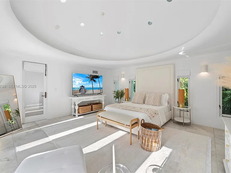 24 S Hibiscus Dr — Photo 11