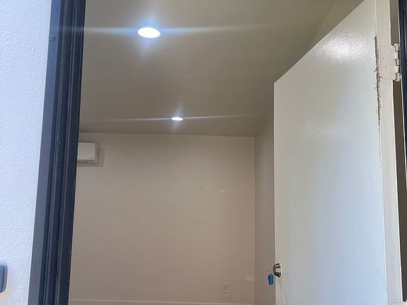 5th image of 3981 Oregon St APT 4