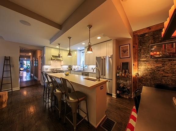 3rd image of 2164 N Bell Ave