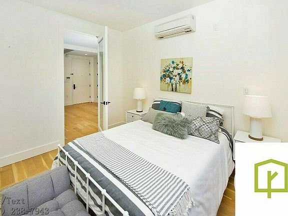 3rd image of 961 Willoughby Ave #425