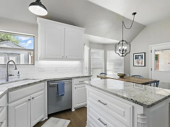 5th image of 120 Castle Pines Dr