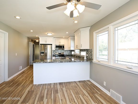 5th image of 10715 S Emerald Ave