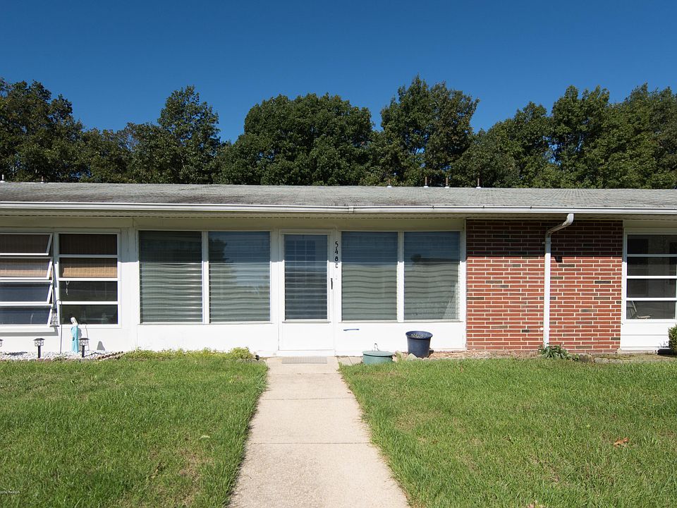 1st image of 548C Sheffield Ct
