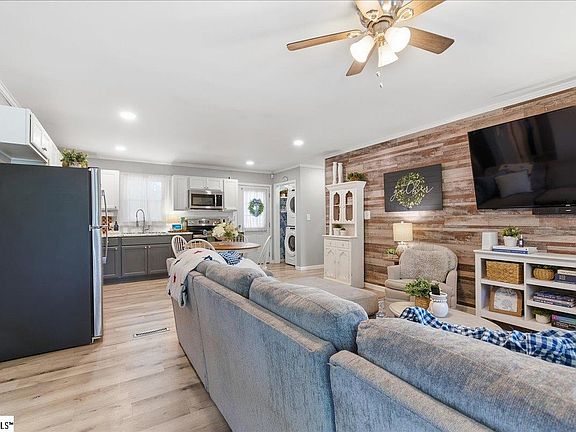 4th image of 108 Terry Ave
