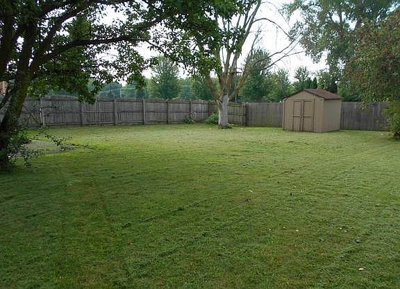 4th image of 107 Acorn Dr
