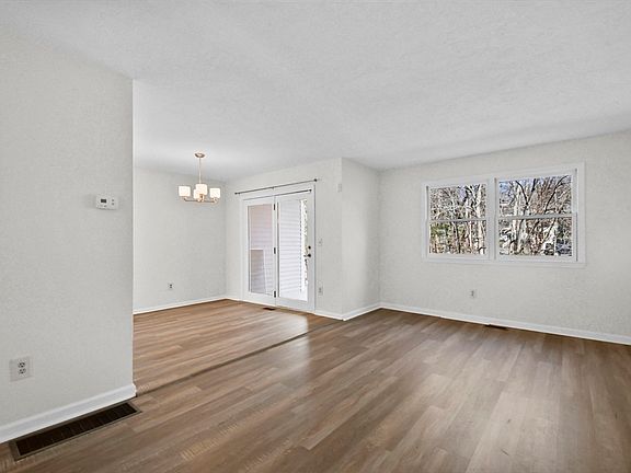 5th image of 221 Heritage Dr #221