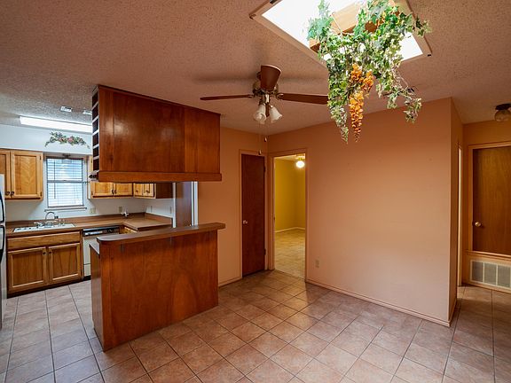 5th image of 107 Garden Crest Cir