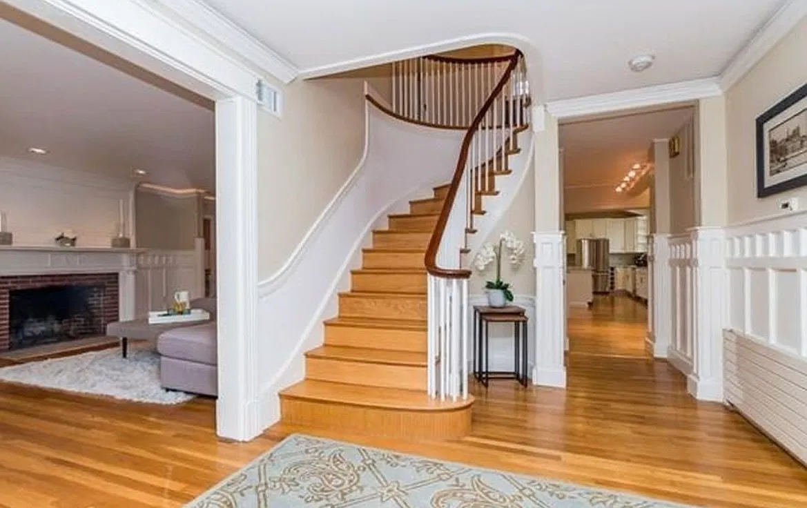 5 bed, 4.5 bath, 6000 sqft, $10,999 — Photo 3