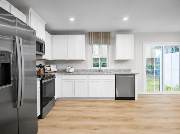 6131 Leonardo Run, Ontario, NY 14519