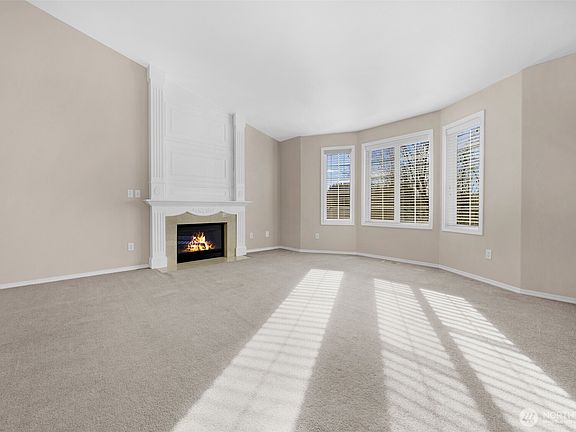 3rd image of 5909 73rd Avenue NE