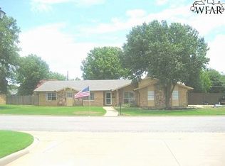1411 Cardinal Ln, Burkburnett, TX 76354
